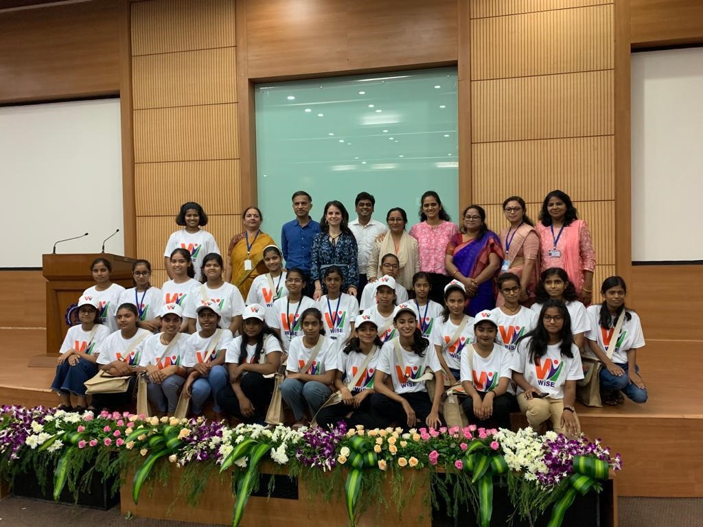 Tecnimont PVT. LTD. sostiene WiSE l'iniziativa educativa dell'IIT Bombay per promuovere la partecipazione delle studentesse delle zone rurali dell'India alle discipline scientifiche ed ingegneristiche